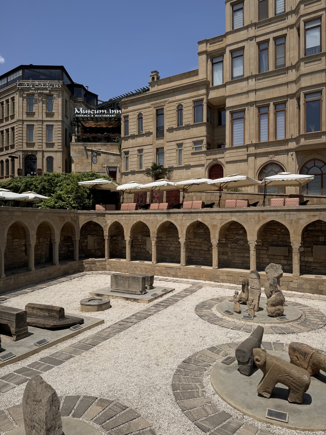 Отличная насыщенная экскурсия почти на весь день 👍 обошли весь старый город пешком и посмотрели на