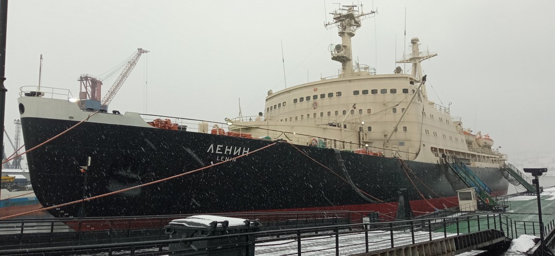 Мурманск - крупнейший в мире город за Северным полярным кругом (Андрей)