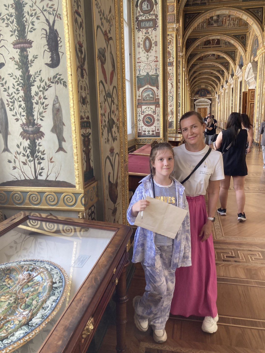 Проходили всей семьей, ребенку 9 лет было очень интересно(нам тоже!).