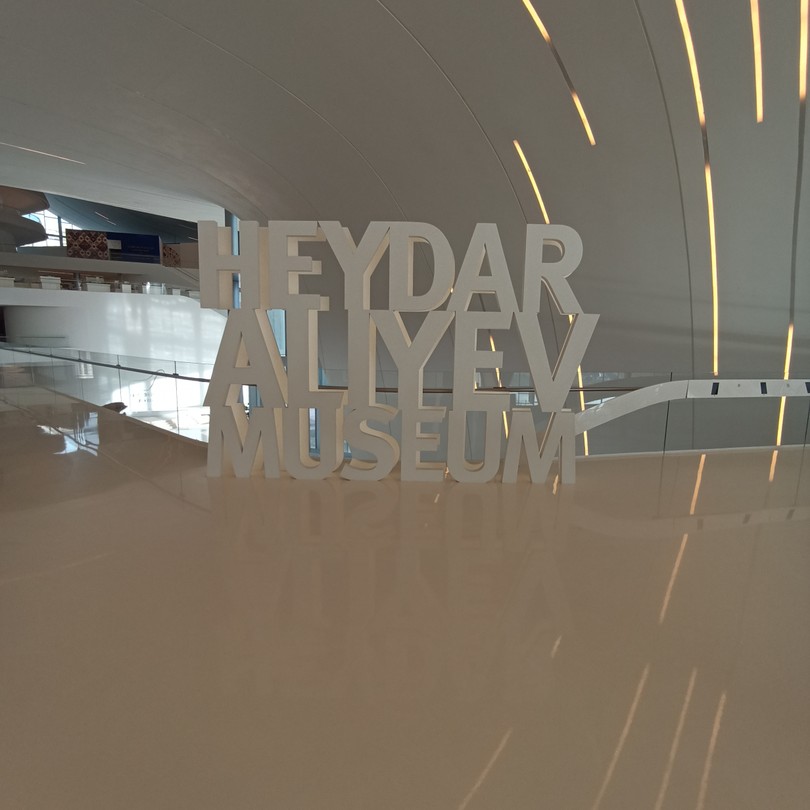 Спасибо нашему гиду Рашаду за теплый прием, за заботливое сопровождение по всем объектам, за интересные рассказы