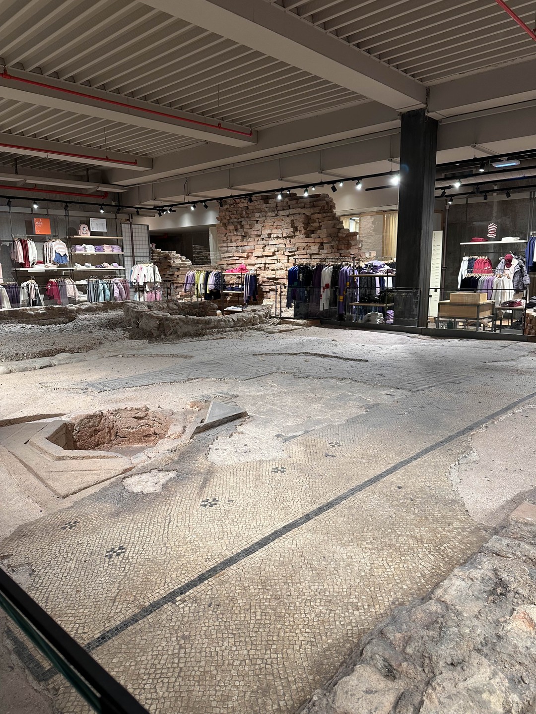 Экскурсия получилось 100 из 10. Все очень понравилось. Спасибо огромное за классную прогулку и за современный