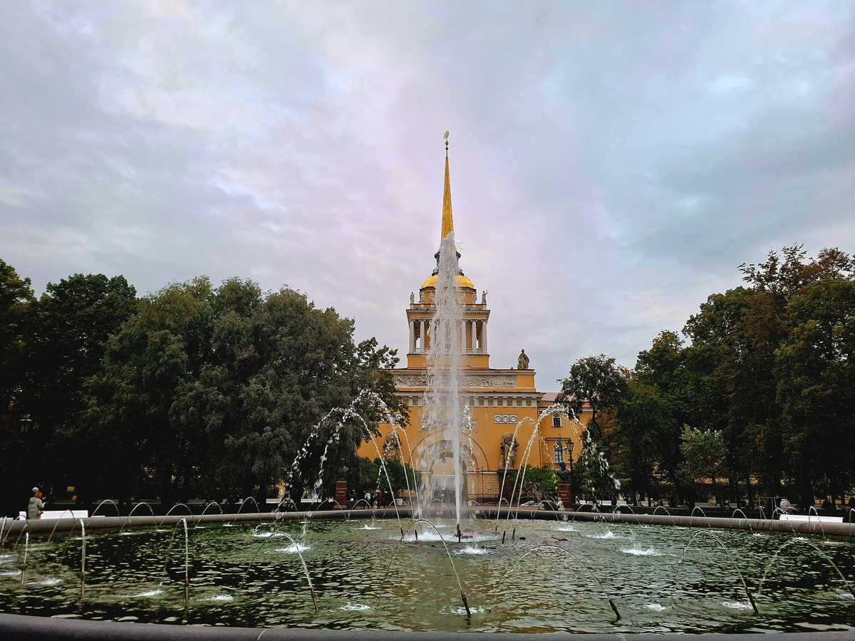 Полуденный выстрел и колоннада Исаакиевского собора (5/13)