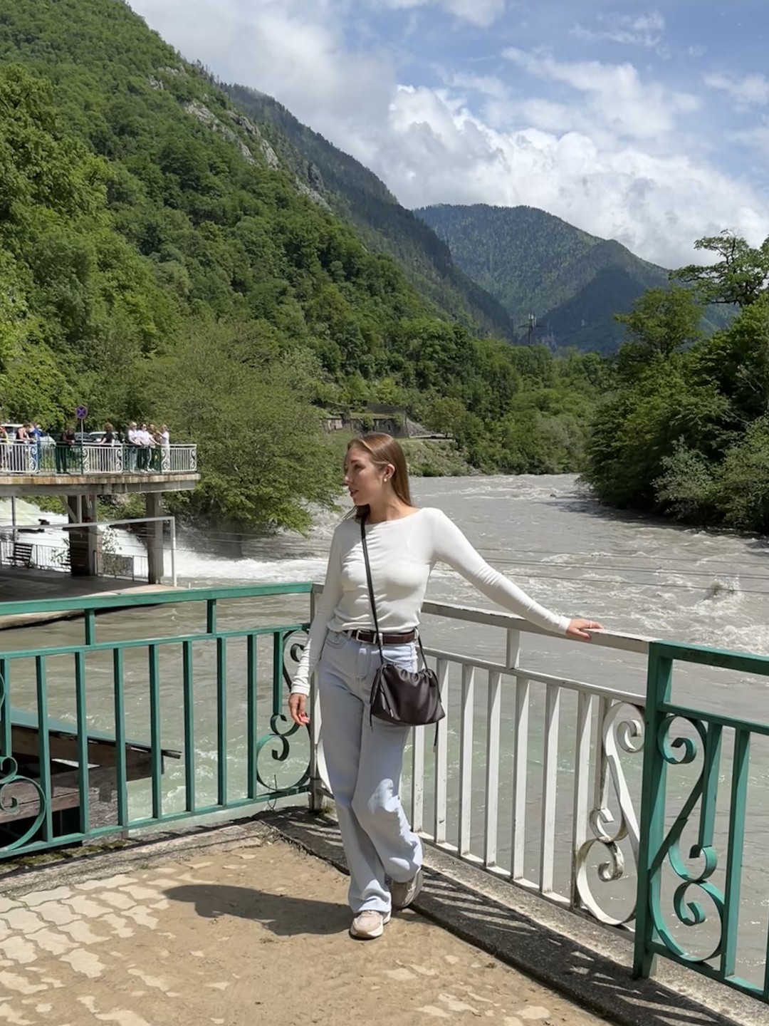 Безумно понравилась экскурсия! Абхазия и так прекрасна, но наблюдать за ее красотами под направлением грамотного, приятного гида-двойное удовольствие