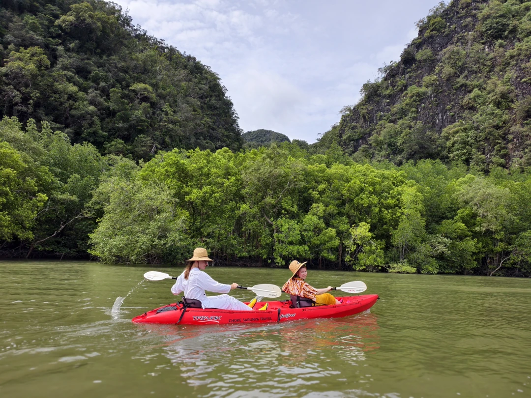 Мероприятие стоит своих денег до последнего цента, рекомендуется выезжать пораньше, чтобы не застигнуть закат в самый