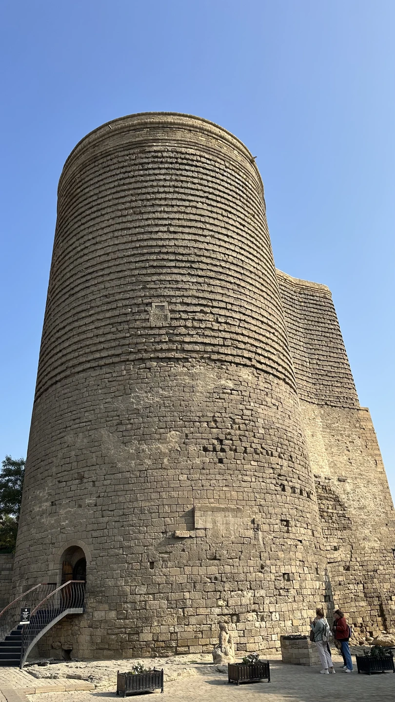 Мне очень понравилась экскурсия, гид Джамаль увлеченно, энергично, интересно, захватывающе рассказывает, полностью погружает в повествование, в