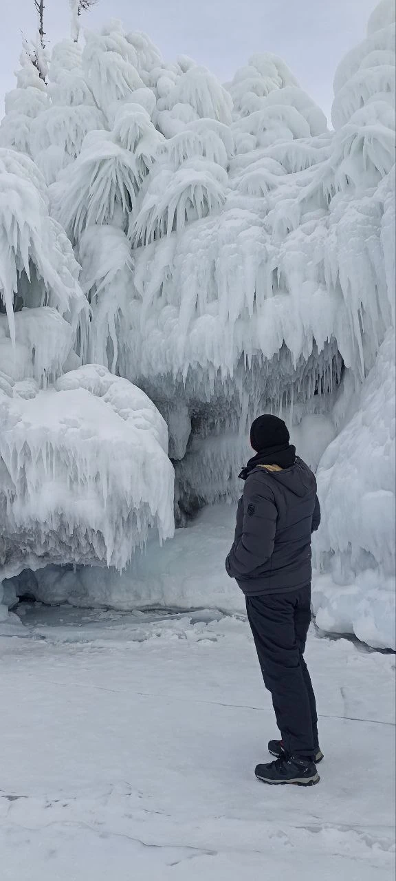 У нас был экскурсовод Андрей. Очень просто и понятно, а главное весело сопроводил нас в этот