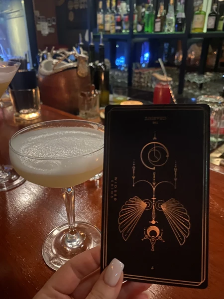 Это была наша самая первая экскурсия в Бангкоке, и мы решили ее начать по-взрослому) Сделав подношение