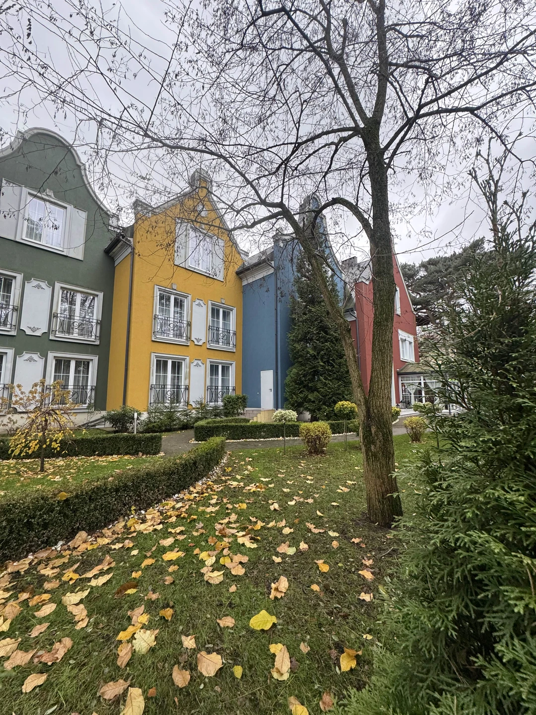 Мы провели чудесный день в Зеленоградске и Светлогорске в компании замечательного гида Елены. Это была по-настоящему