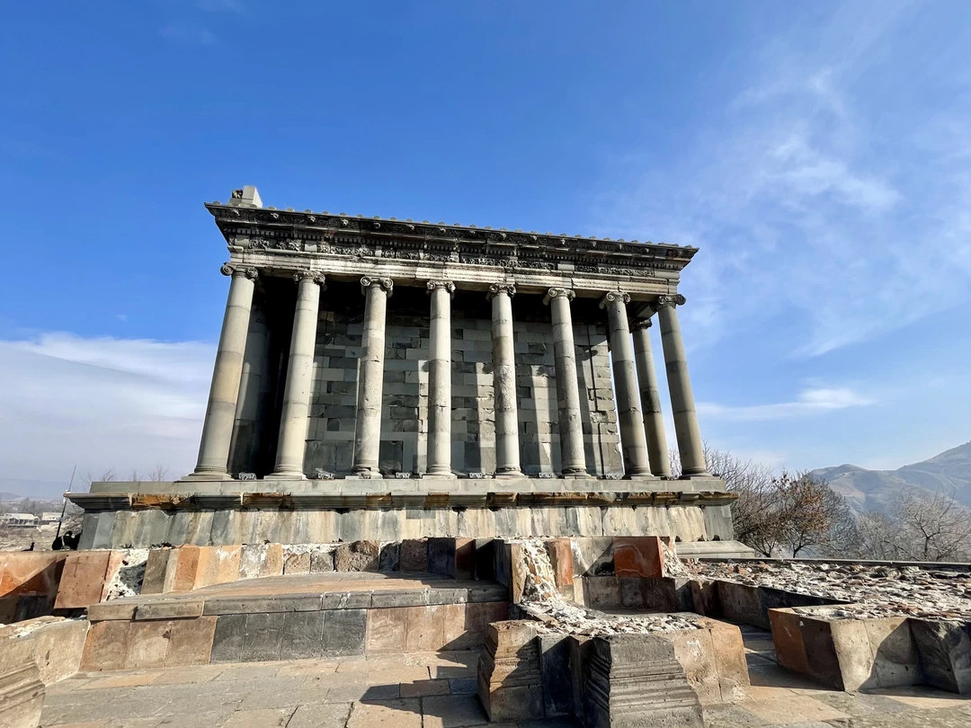 Конец декабря 2025 подарил ещё одну замечательную экскурсию — поездку в Гарни, Гегард и к озеру