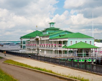 Экскурсии по Ростову и Ярославлю, круиз по Волге