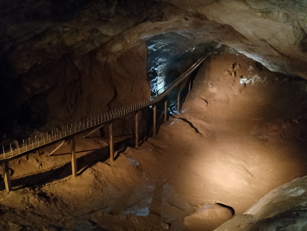 Маршрут тура интересный. Благодарим за организацию частично) Но на каждый маршрут по программе отведено очень мало