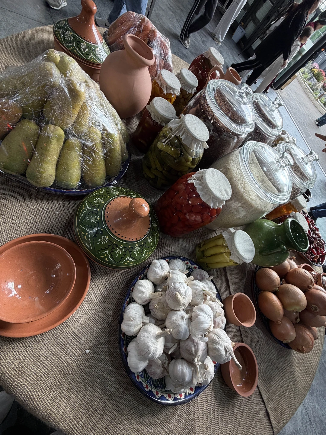 Посетили Ташкент в прекрасное время года -в ноябре, нашим гидом был Абдулла. Отличный рассказчик, прекрасное знание