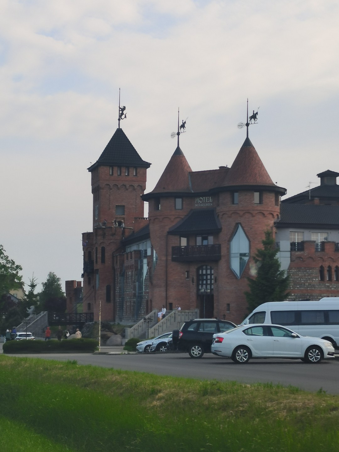 Благодарим Ларису за сегодняшнюю экскурсиию. Очень-очень понравилось. Прекрасная подача интересной и содержательной информации, без суеты и