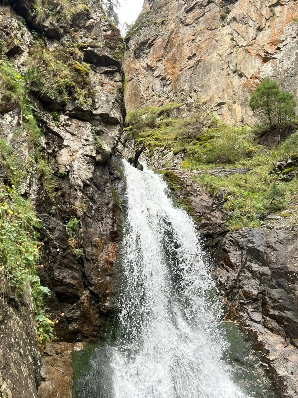 Спасибо, все отлично. Особенно хотим выделить нашего гида и классного водителя Игоря. Человек любит свой край