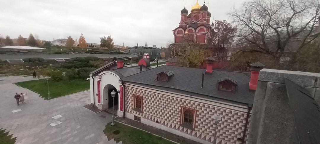 Очень интересная экскурсия переулками и улицами старинной Москвы. Много фактов и погружение в историю города времён Ивана Грозного