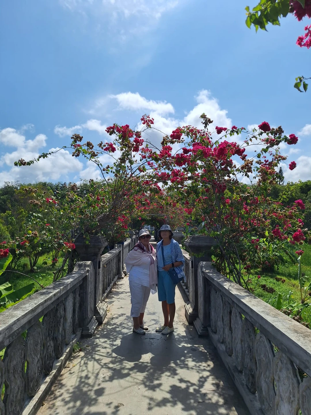 16 октября из отеля нас забрал русскоговорящий гид Артур и на протяжении всей экскурсии общался с