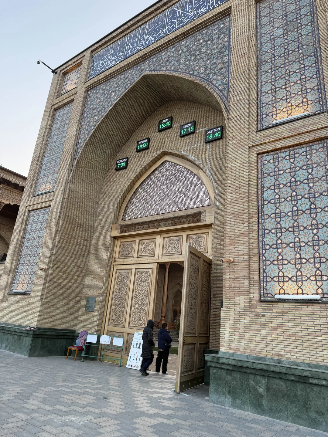 Экскурсовод говорит на понятном языке, без заумных фраз. Для нас это была третья экскурсия в Узбекистане