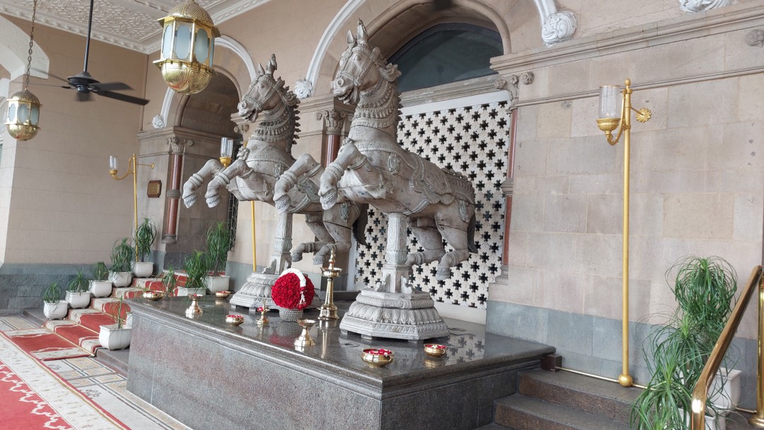 Это экскурсия, которая стоила своих денег! Почему рекомендую, хотя я -"тертый калач", ездила много по как по Азии, так и Европе: