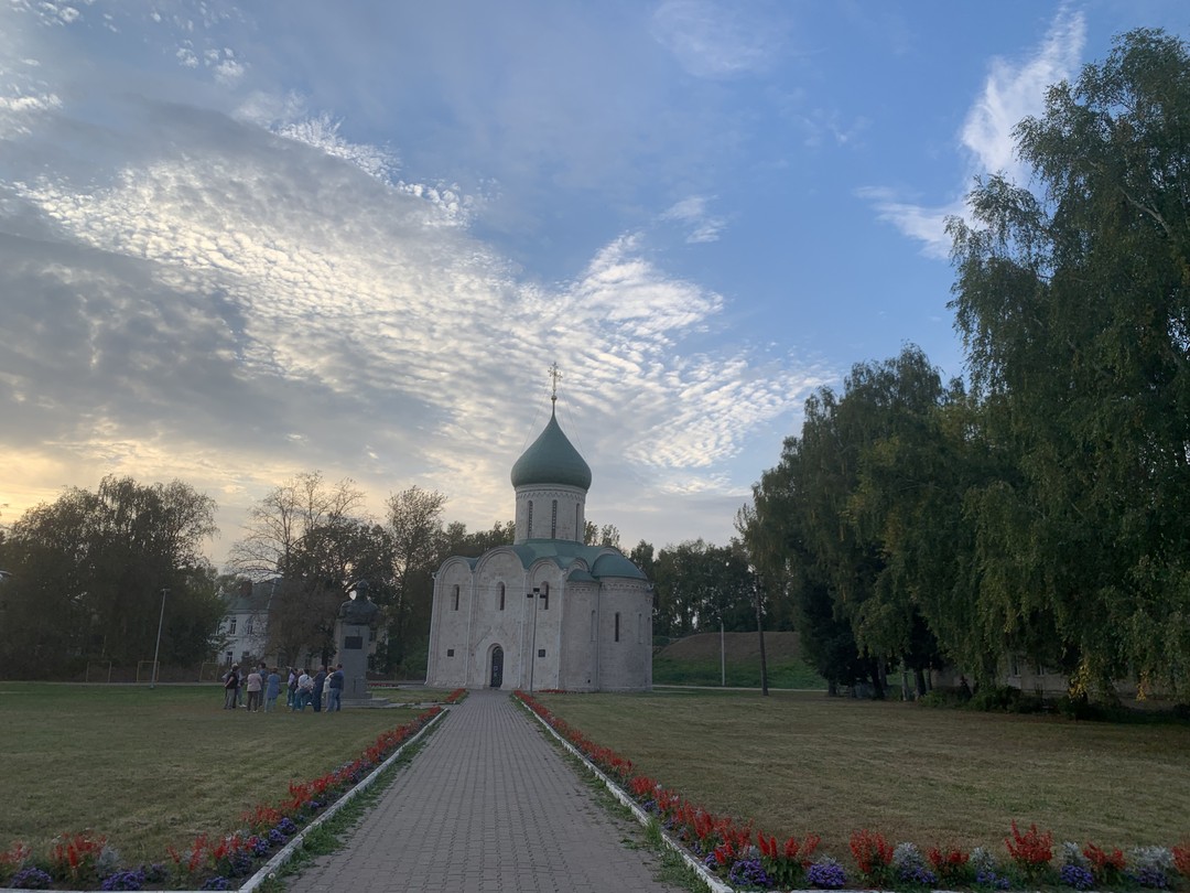 Святыни Переславля-Залесского (на вашем автомобиле) (Толстых)