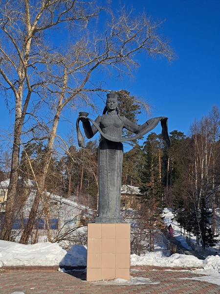 Дорога от Улан-Удэ до Турки пролетела незаметно благодаря рассказам нашего гида Ирины. Ирина- прекрасный собеседник, интересно