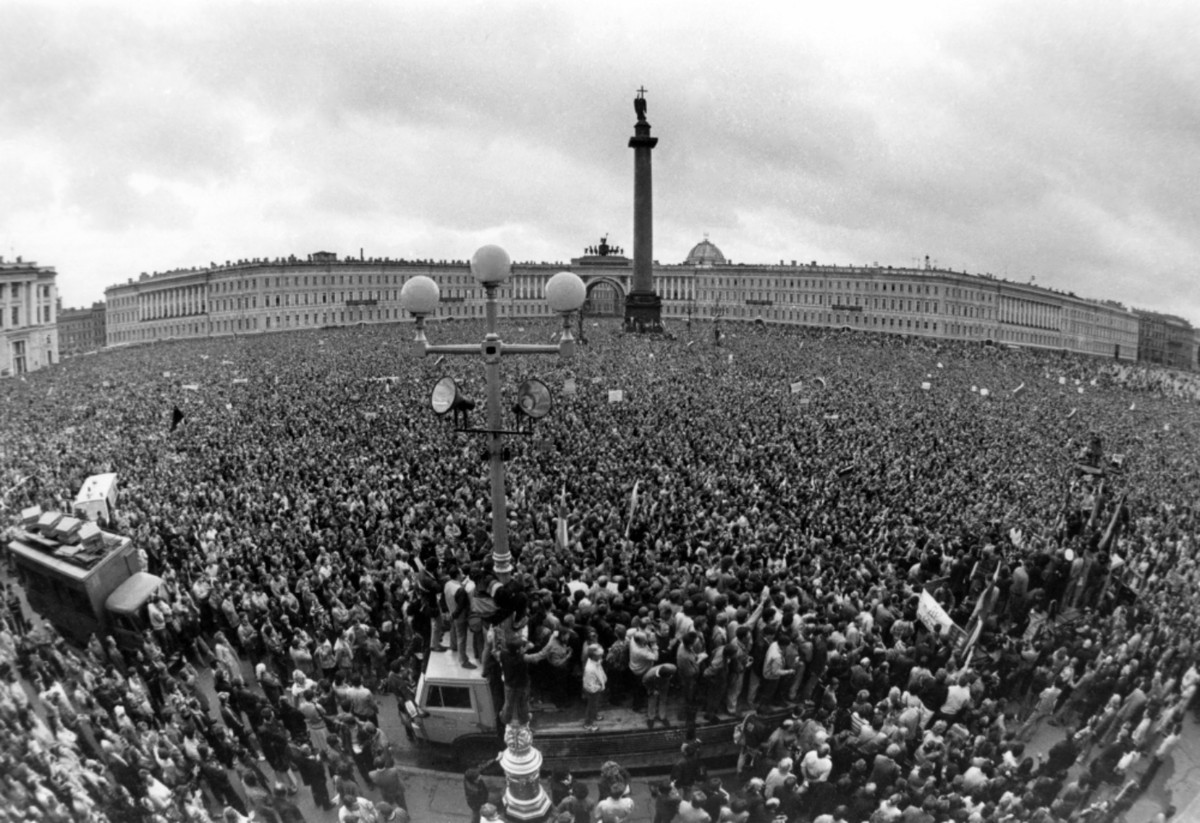 Мятежные площади. От Елизаветы до Ельцина (8/11)