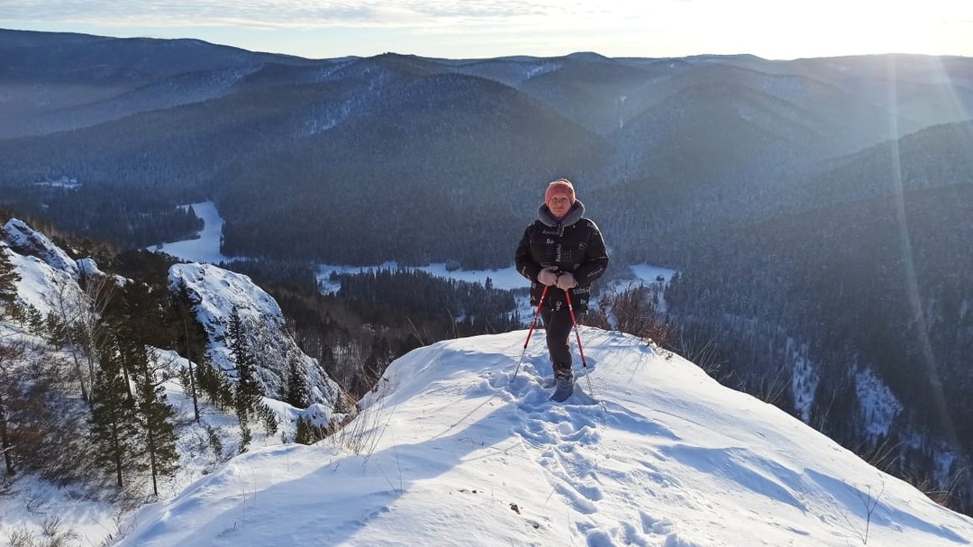 Маршрут по восточной части Торгашинского хребта мы забронировали заранее. При обсуждении сложности маршрута с гидом Элиасом