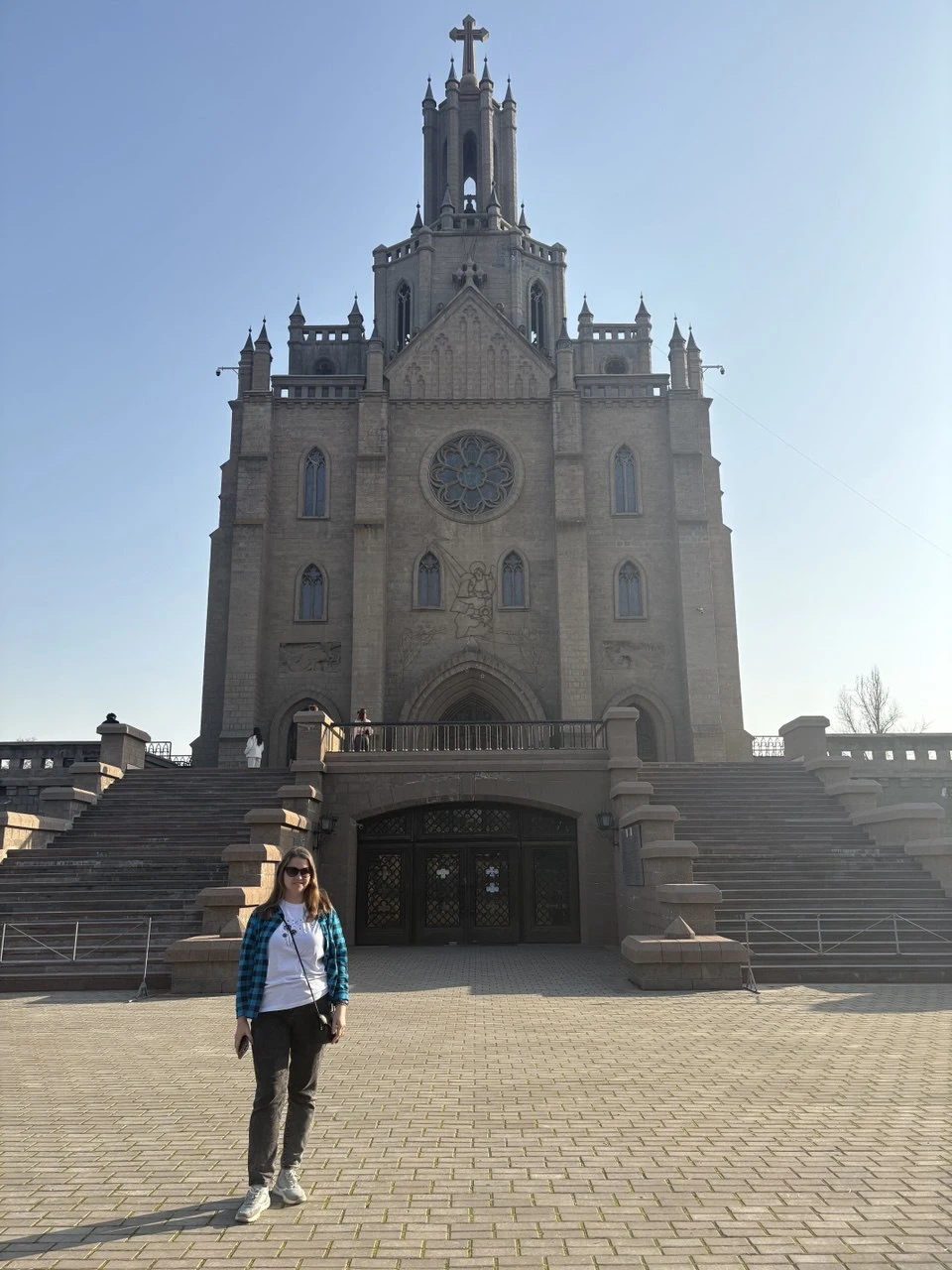 Огромная благодарность Константину за проведенную экскурсию! Интересный колоритный город, есть красивые станции метро, необычные достопримечательности -