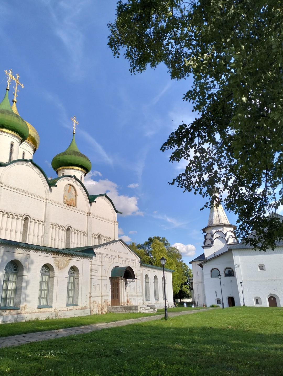 Мне понравилось. Я бы назвала это прогулкой по городу с местным жителем, который любит свой город