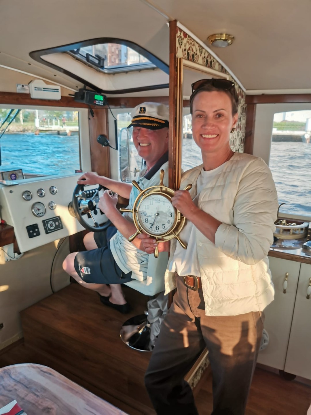 Уже не в первый раз приводим друзей к Андрею на экскурсии, а эта у него новая в этом году на новом катере)))