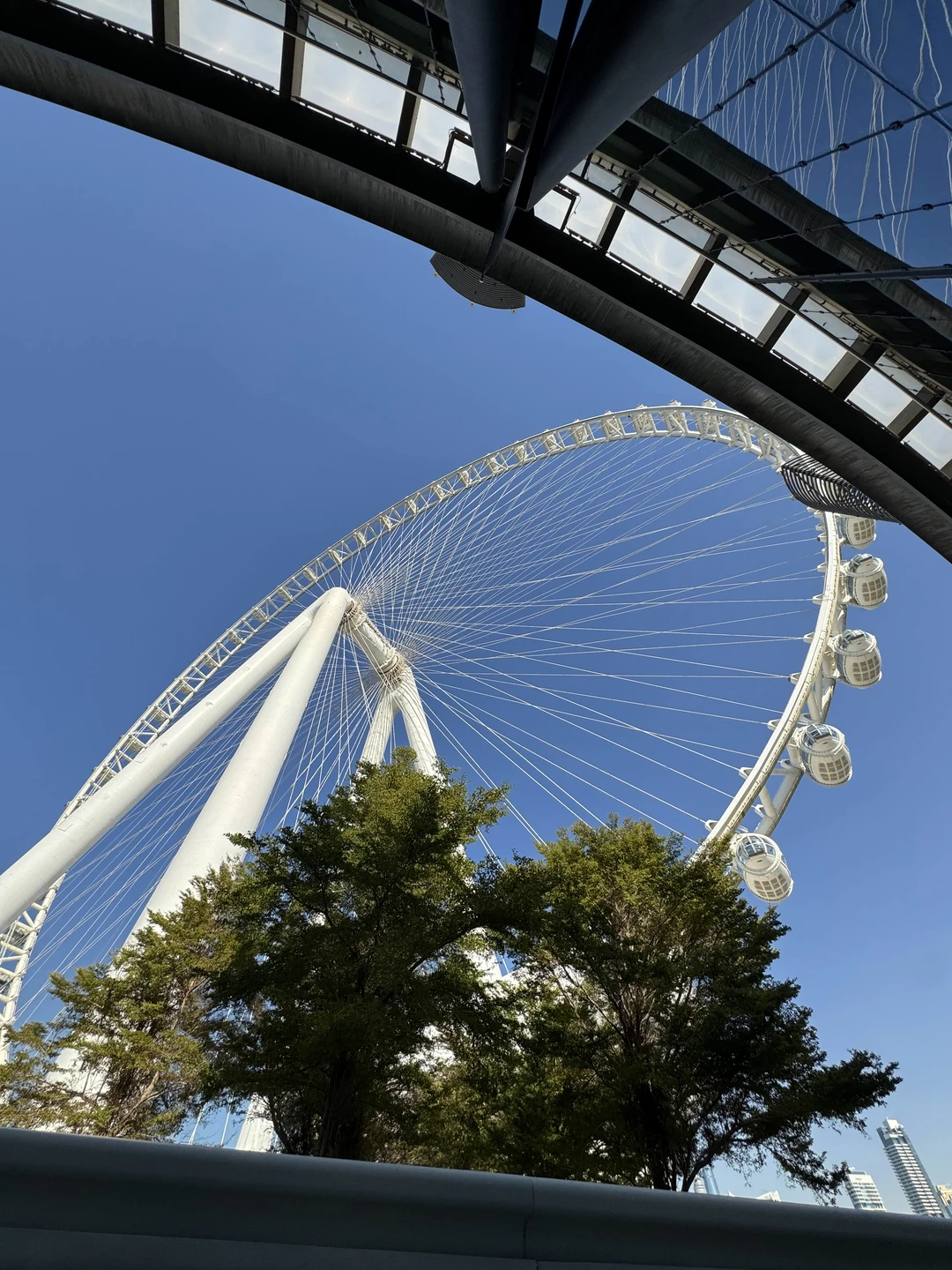 Добрый день,провели прекрасный в Дубае. Мохаммад отличный и знающий гид. Машина была в идеальном состоянии. Приехал