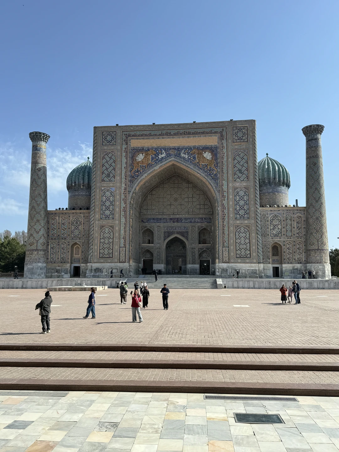 Добрый день. Брали путешествие с 23 по 27 февраля. Погода порадовала, дождя не было, вечером куртки