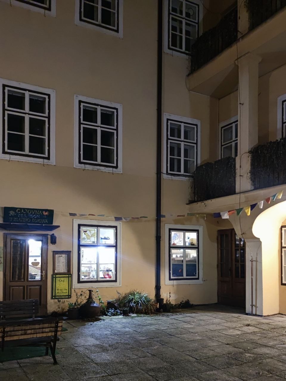 Я гуманитарий, давно живущий в Европе и давно преподающий в университете. Недавно у меня наметилась небольшая