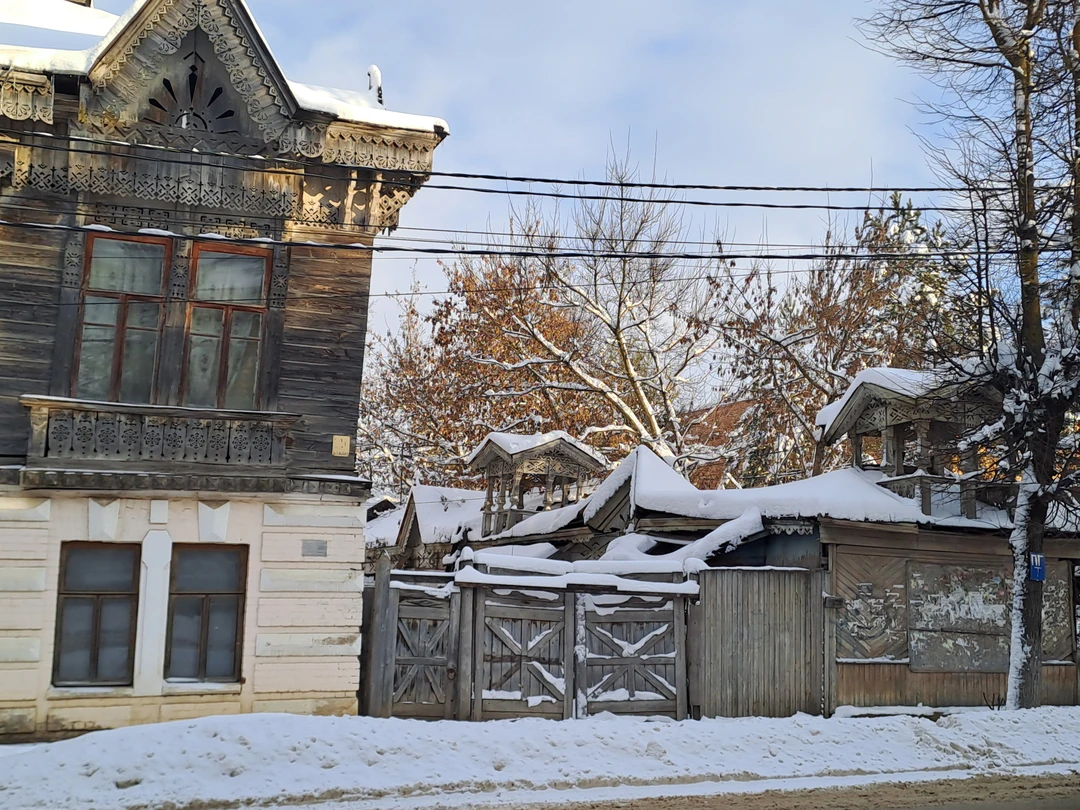 Нам очень понравилась экскурсия. Александр очень интересно и много рассказывал, провел нас по всем важным местам