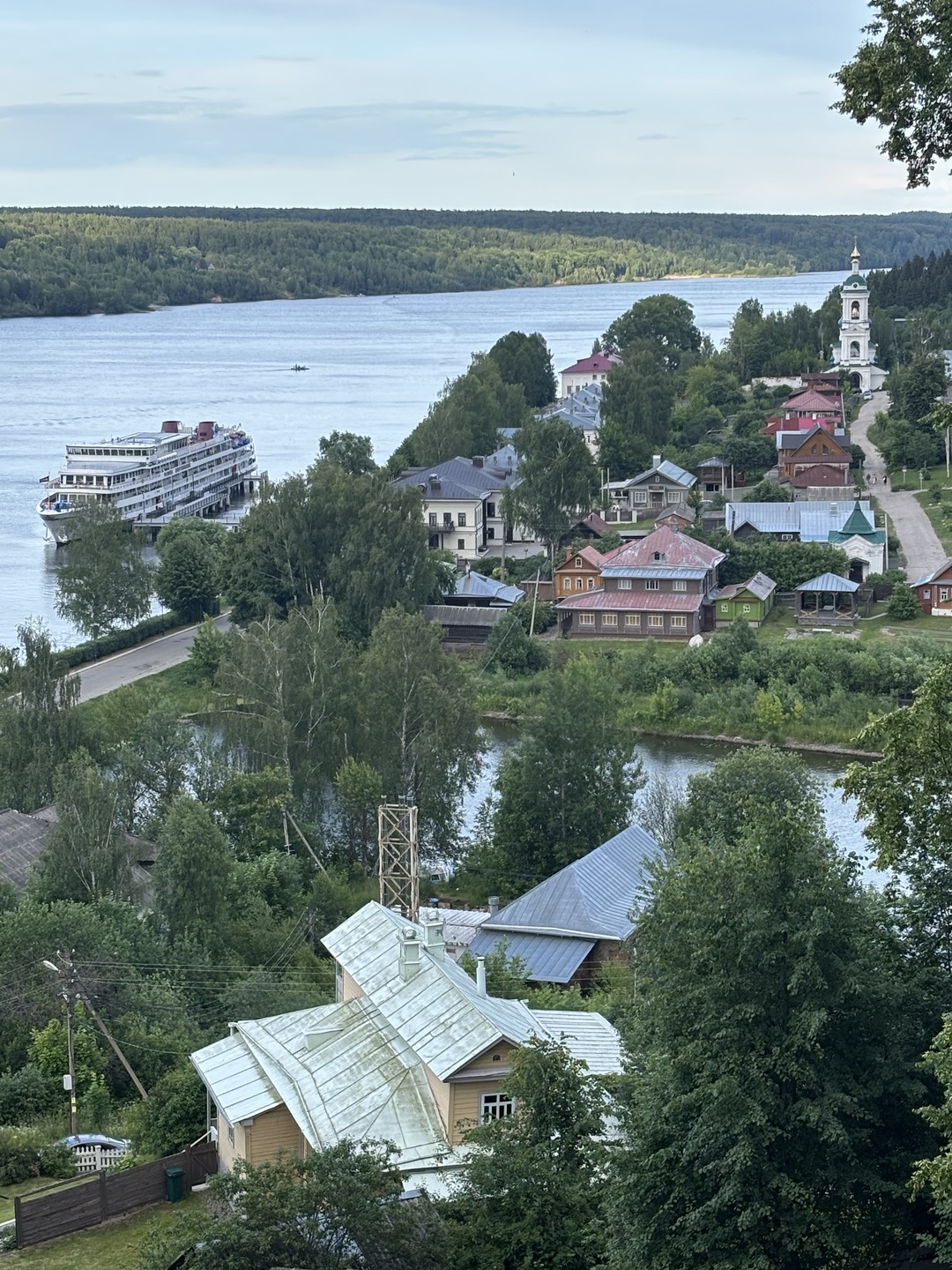 Приятная девушка, знает и любит свой край. Экскурсия оставила приятный след и воспоминания. Рекомендую