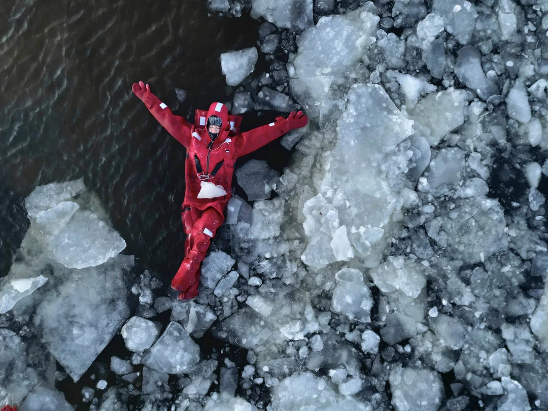 Интересно и необычно! Любителям острых ощущений определенно понравится. Организация четкая, ребята профессионалы своего дела. Инструктаж и