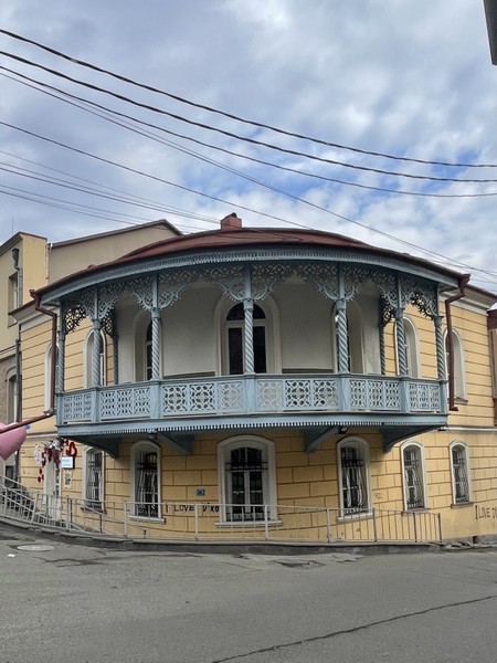 Волшебная экскурсия с чудесной Медеей по старинному району Сололаки! Почти четыре часа пролетели незаметно. Прогулка с