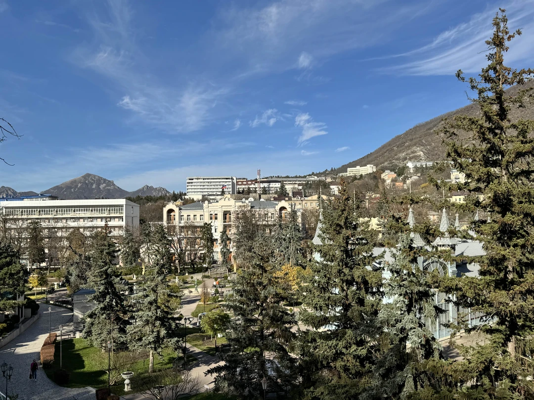 Были на обзорной экскурсии по Пятигорску, которую вела Наталья, отзывчивая и позитивная, она погрузила нас в