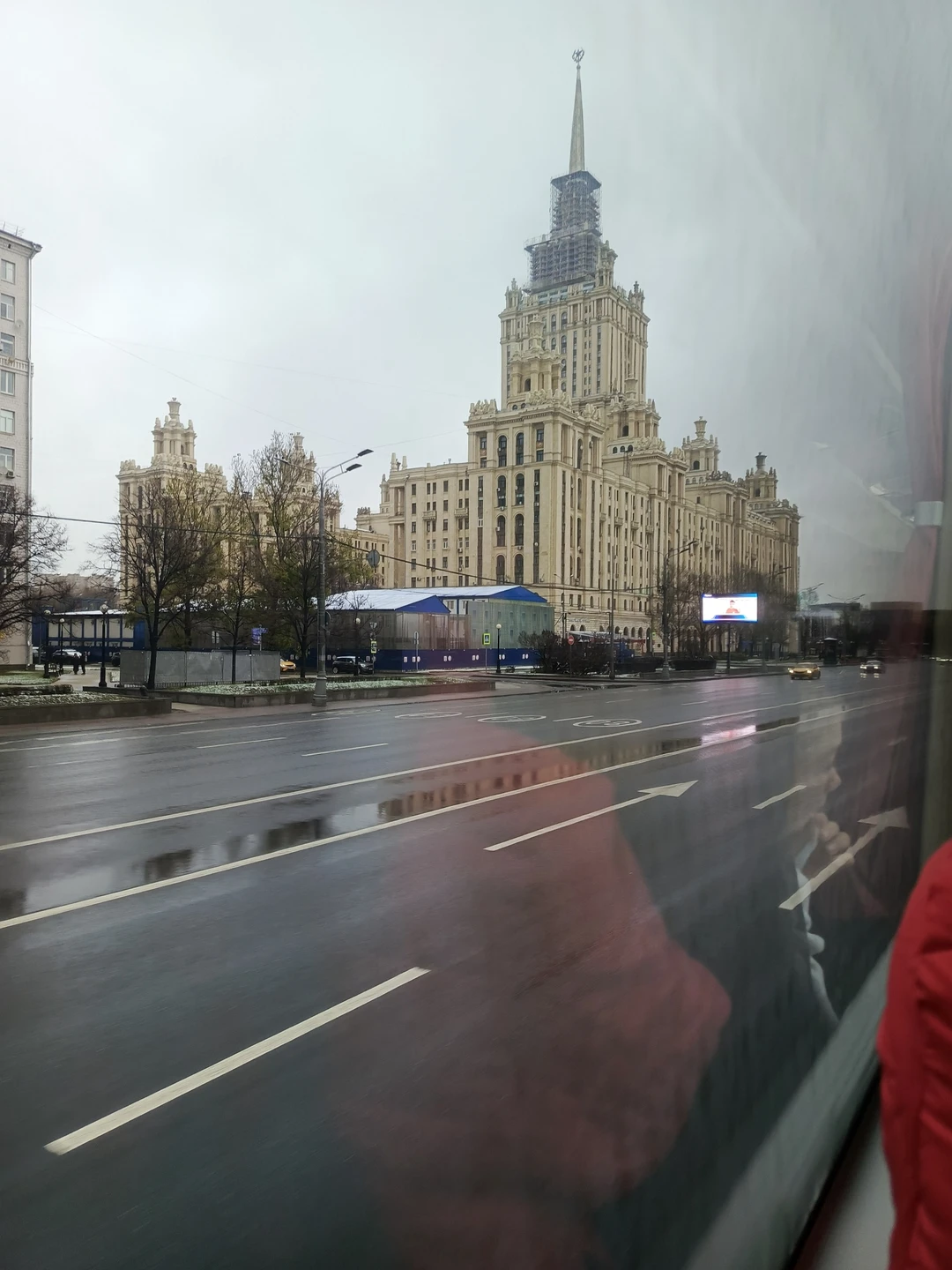 Три часа на автобусе - и вы знакомы с Москвой (Балашова)