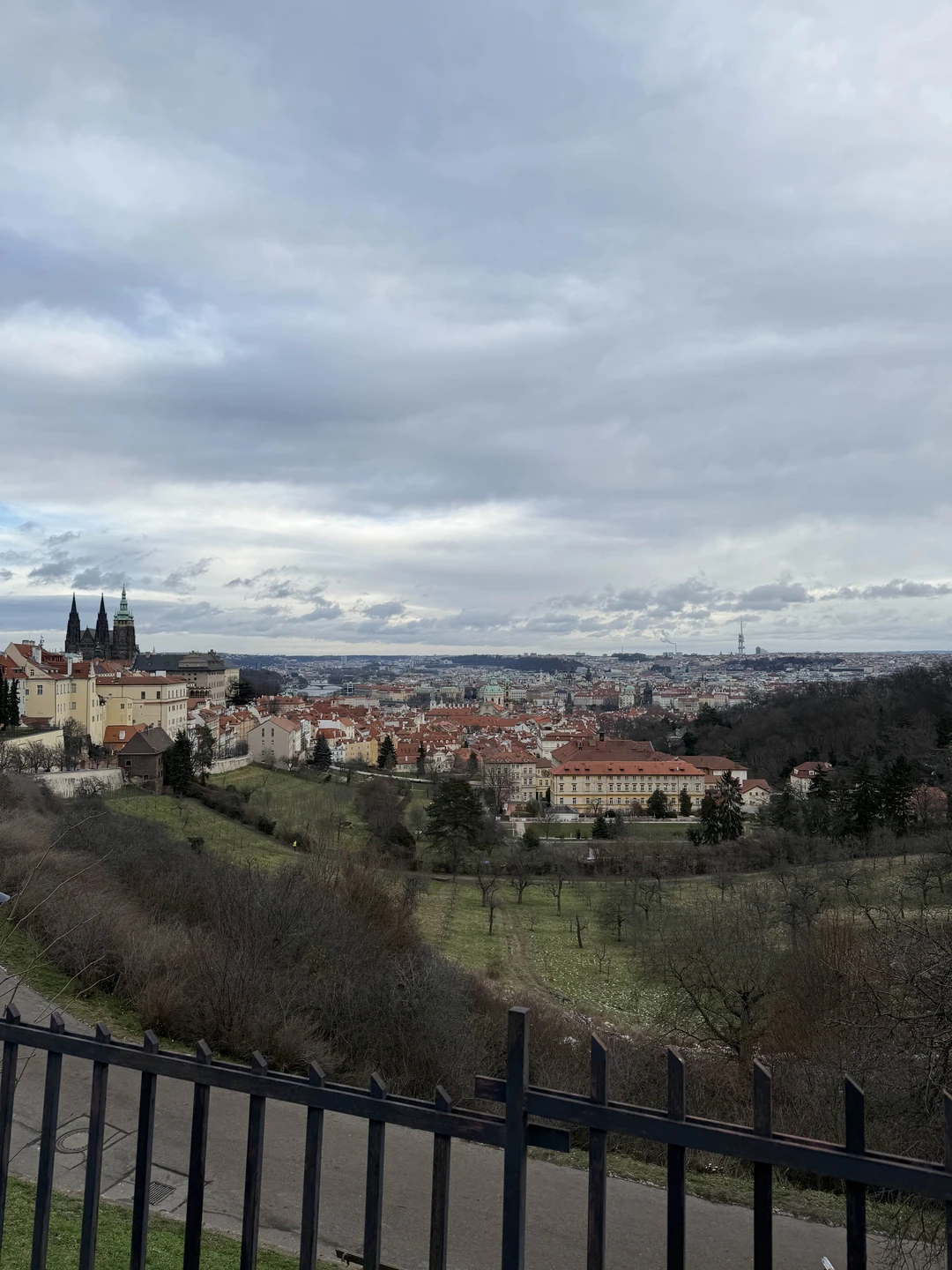 Спасибо за объемную и обзорную экскурсию. Все достопримечательности за раз! Максим очень хорошо знает все о городе!