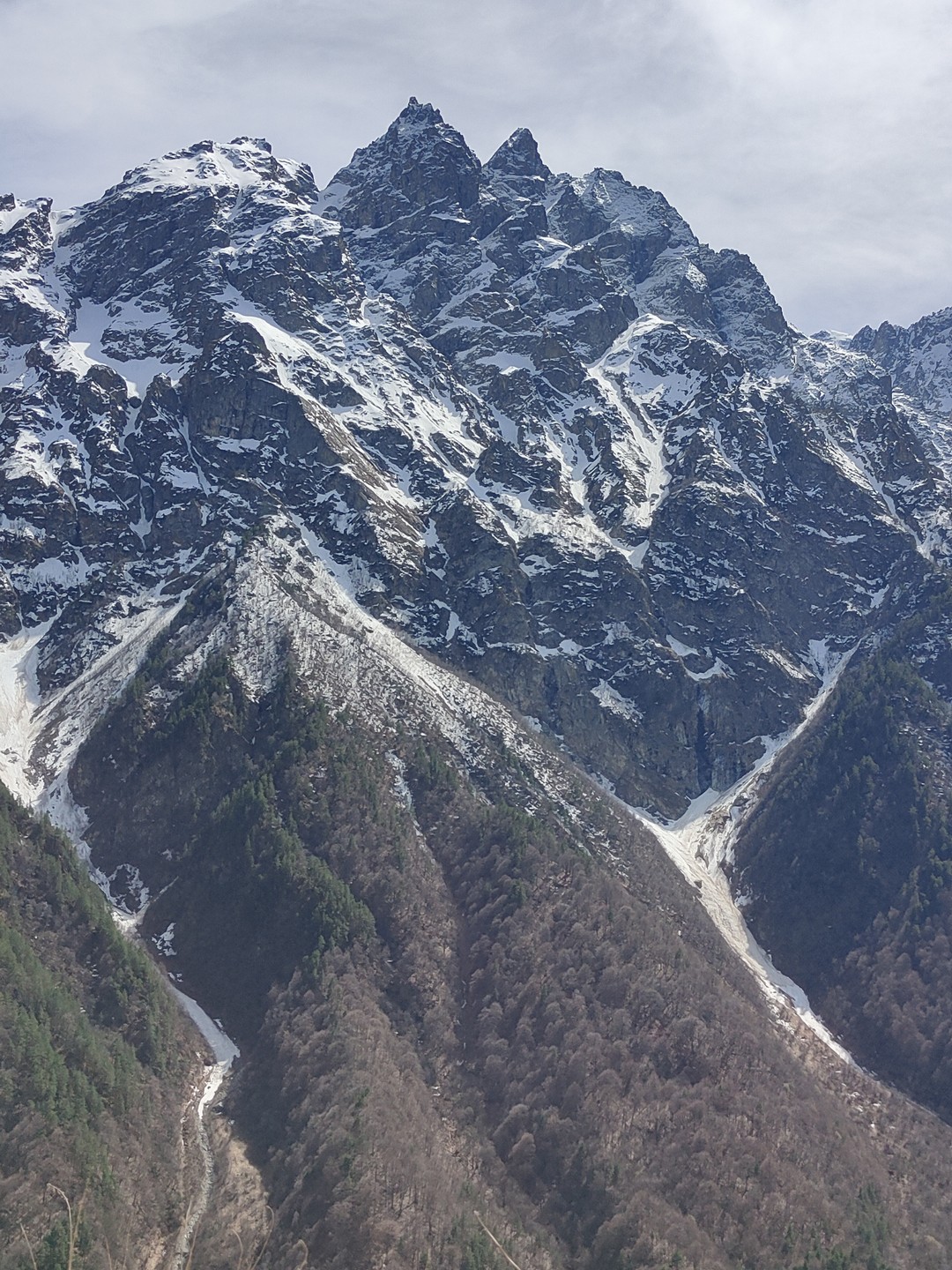 Поездка оставила самые благоприятные впечатления. Наш проводник, Марат, профессионал, знающий и уважающий дело, которым занимается. Рекомендуем