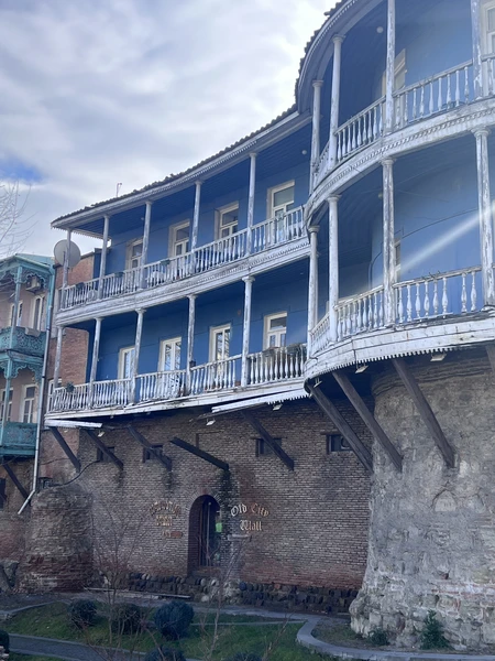 Мы в восторге от экскурсии с Анной! Она познакомила нас с Тбилиси со всей своей любовью к городу и душой