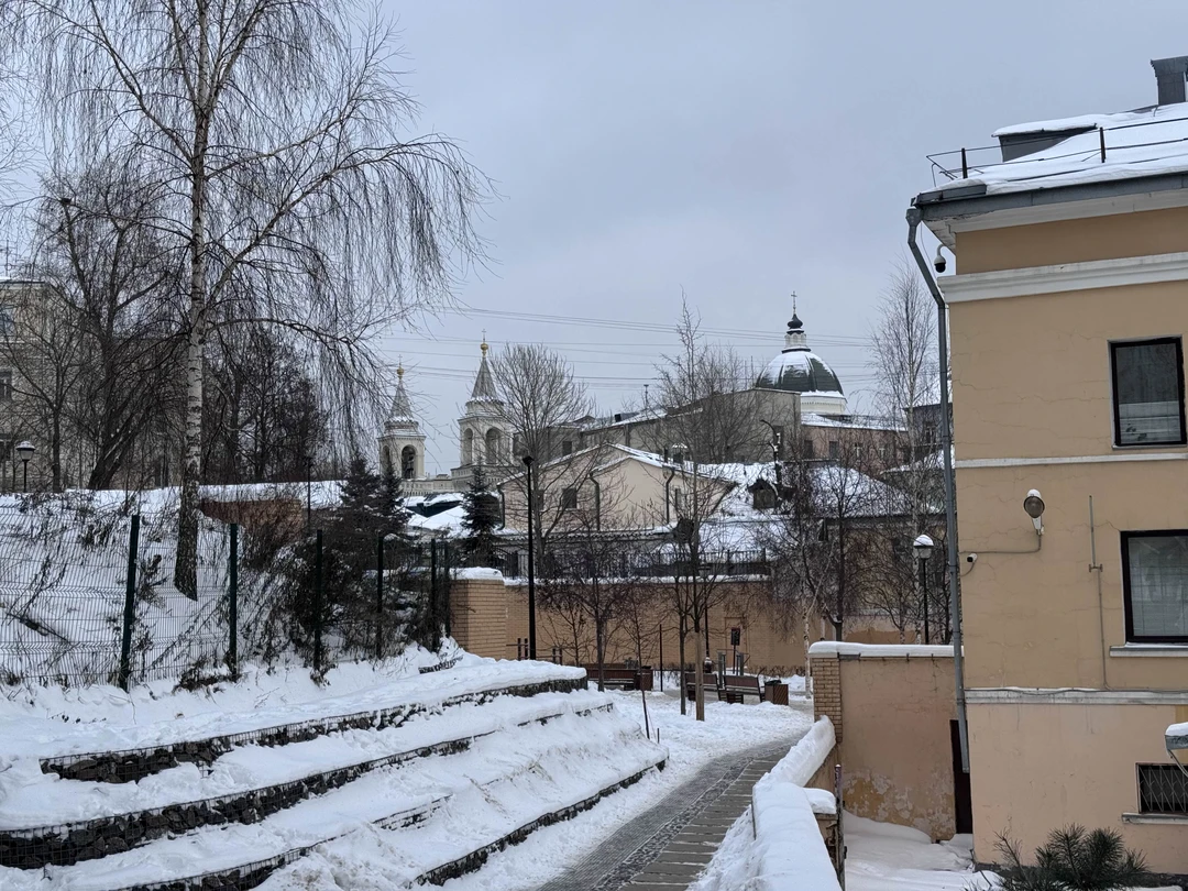 Очень душевная и приятная прогулка по кусочку старой Москвы. На пару часов выпадаешь из постоянной гонки, смартфон используешь только как фотоаппарат
