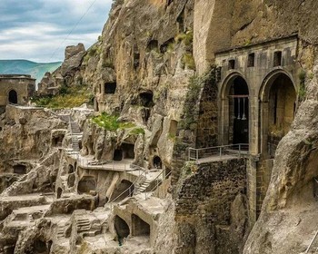 Древний пещерный комплекс Вардзиа