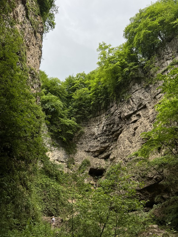 Из Нальчика - к Чегемским водопадам и сказочному замку Шато Эркен