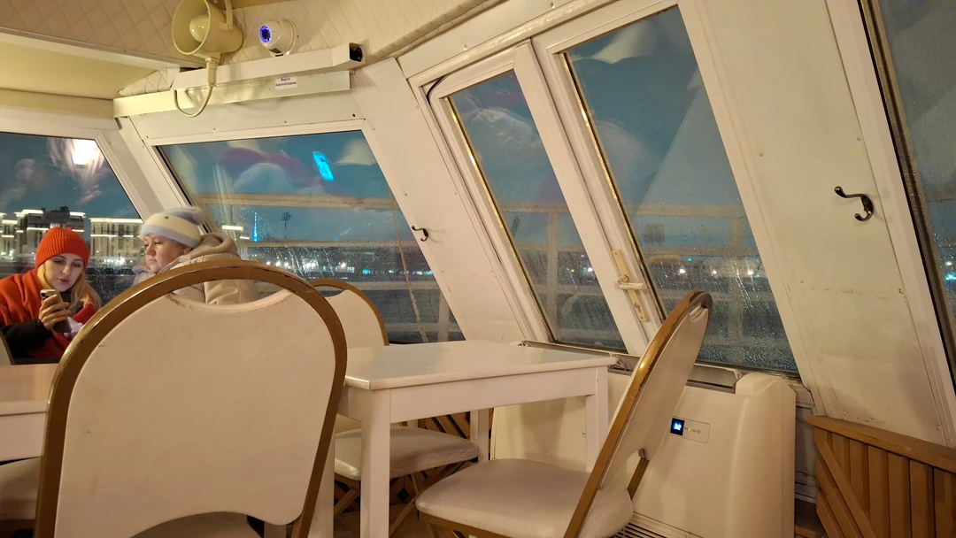 Всё прошло замечательно под звуки саксофона. Романтично,спокойно