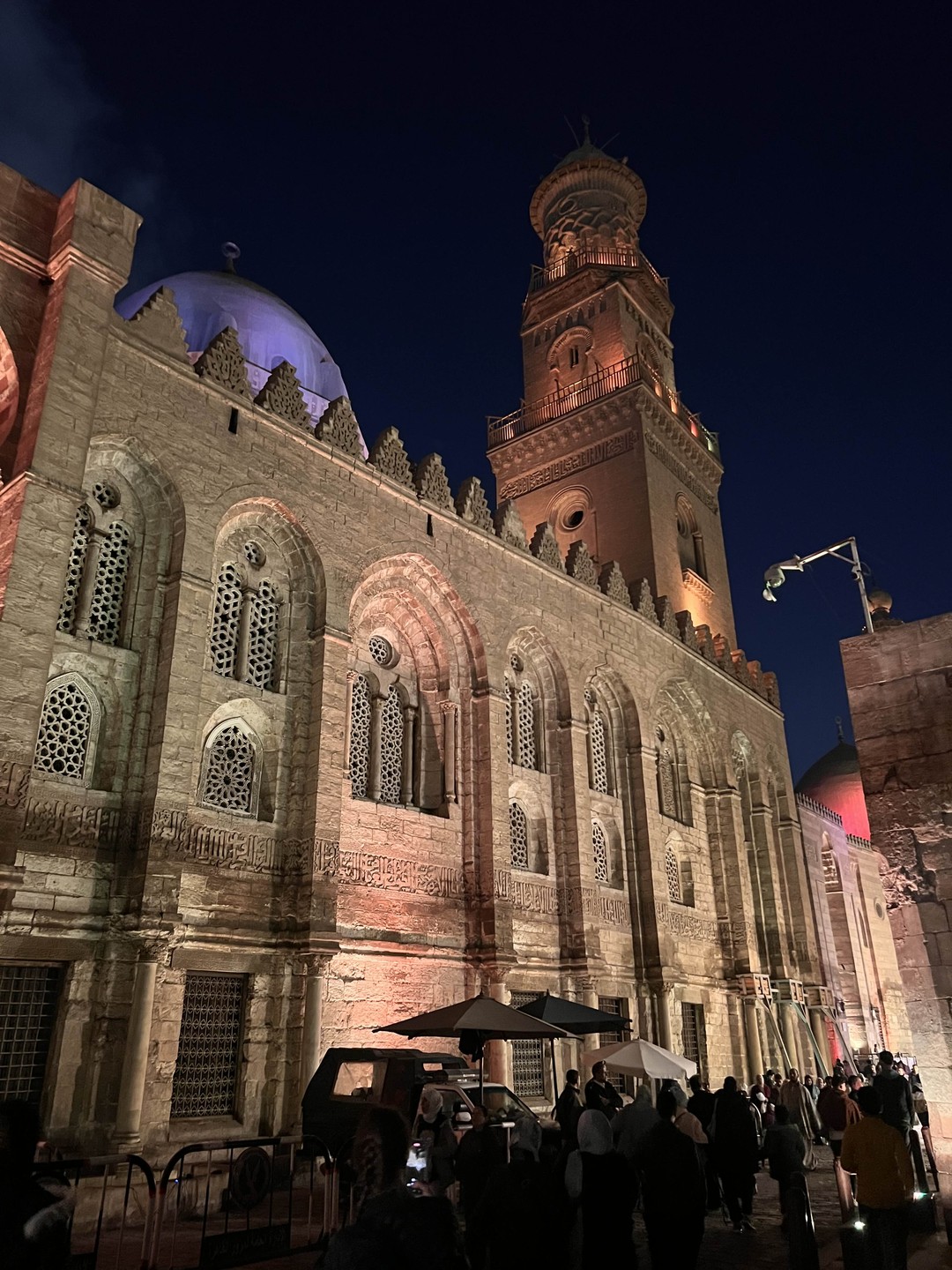 Интересная экскурсия для первого знакомства с городом. Гид прекрасно говорил на русском, отвечал на интересующиеся вопросы