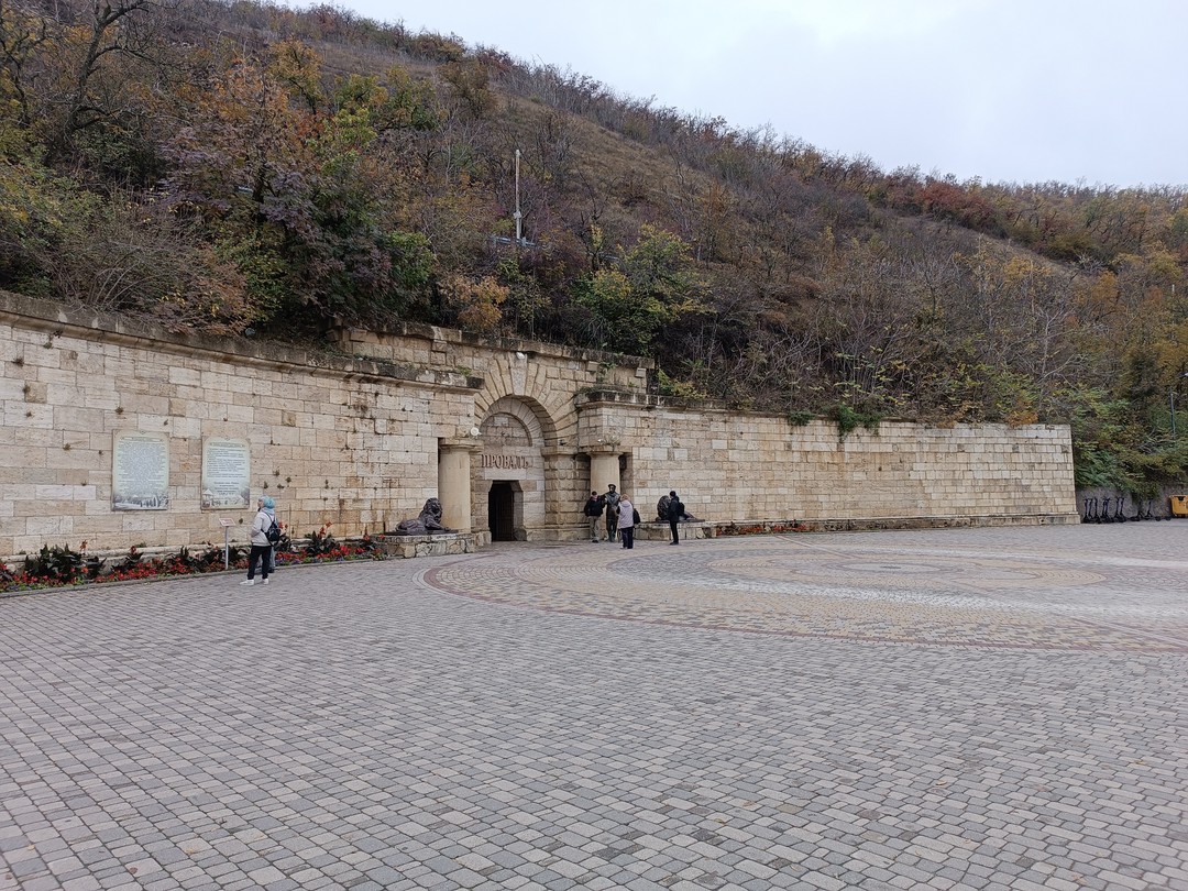 Прекрасно провели время. Екатерина удивительно внимательный человек, старается учесть любые ваши пожелания. Выстраивает маршрут в зависимости