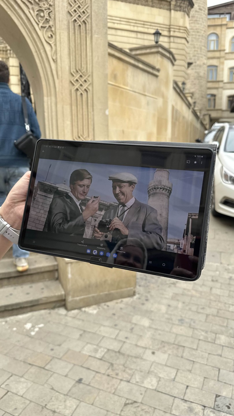 Очень приятно и легко преподносит информацию. Не перегружает