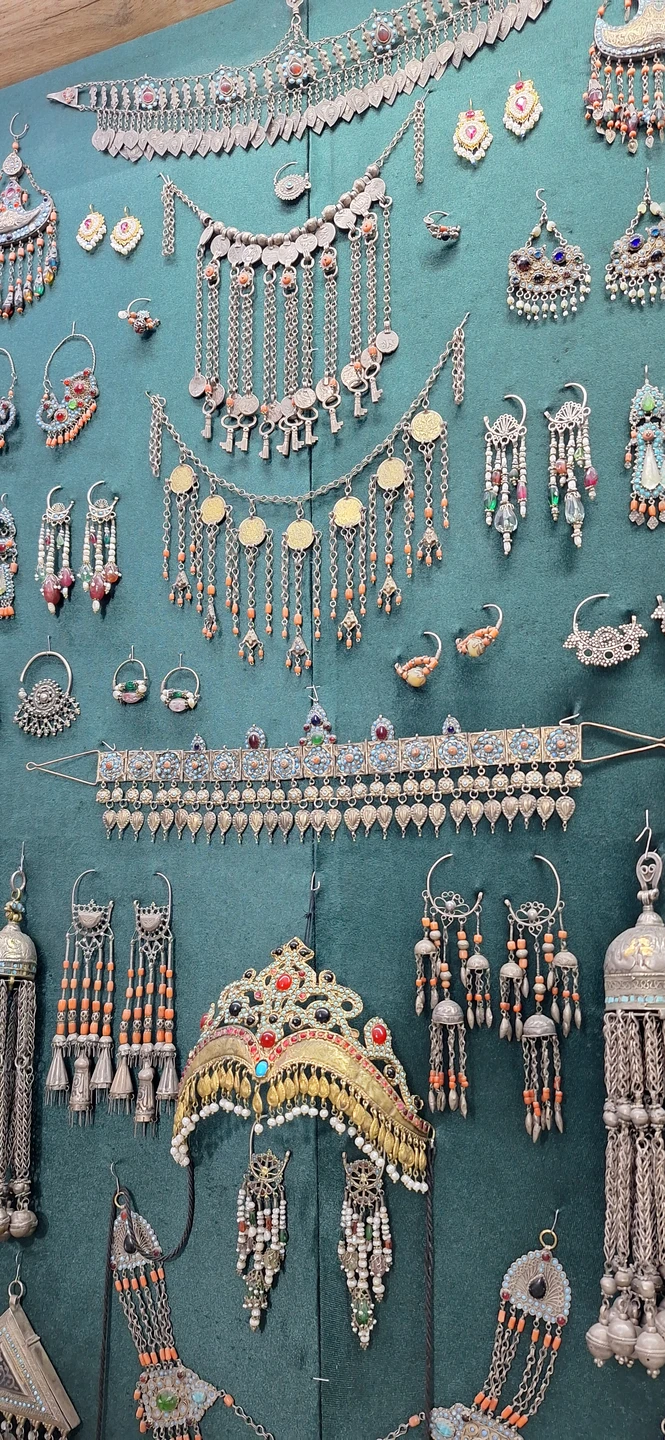 Прекрасная экскурсия и просто отличный гид! Браво, Мустафо! Вам удалось нас заинтересовать, увлечь и погрузить в историю Самарканда