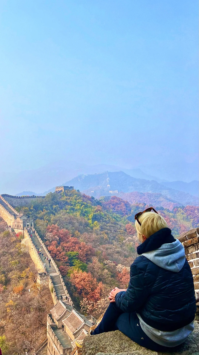 Цзин (Аня) - великолепный гид и прекрасный собеседник. Она прекрасно говорит по-русски, очень внимательная, общительная, позитивная